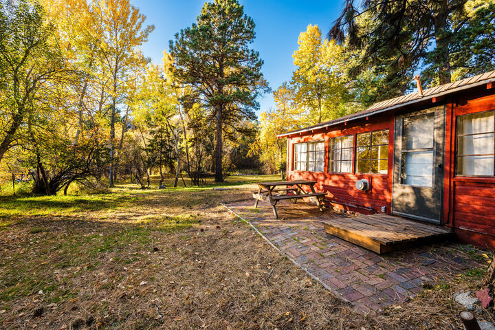 Property Photo: 8 Lodore Avenue WY 82842