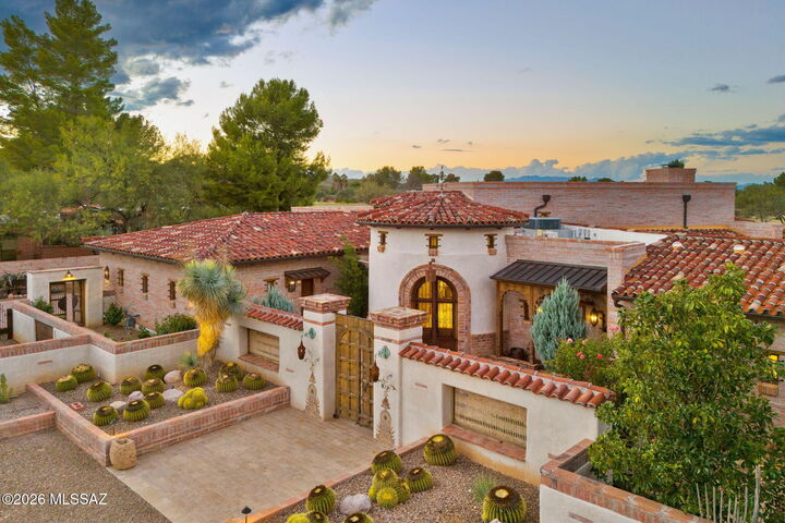 Property Photo: 34 Avenida De Otero AZ 85646