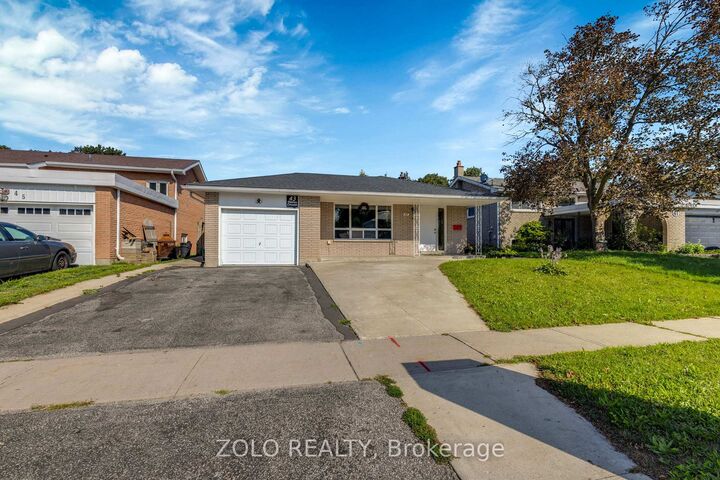 Property Photo:  43 Davies Crescent  ON L4M 2M4 