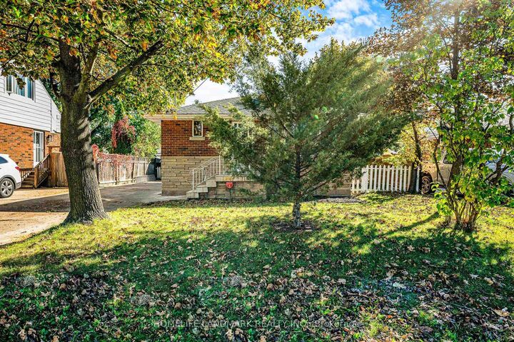 Property Photo: 135 Howard Avenue ON L9A 2W6