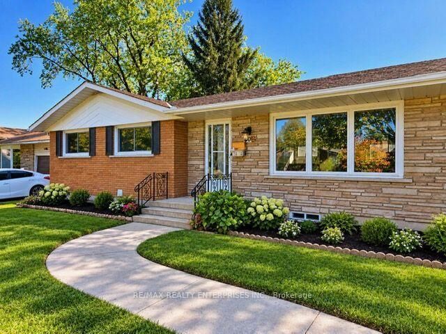 Property Photo:  60 Royal Manor Drive Lower  ON L2M 4L6 