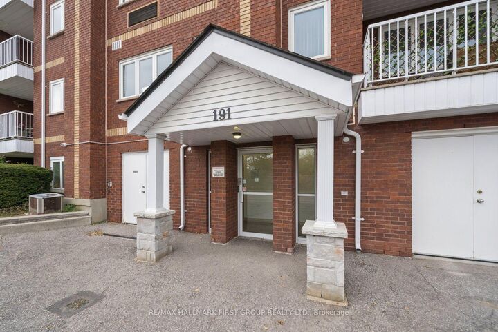 Property Photo:  191 Lake Driveway N/A W 401  ON L1S 7H9 