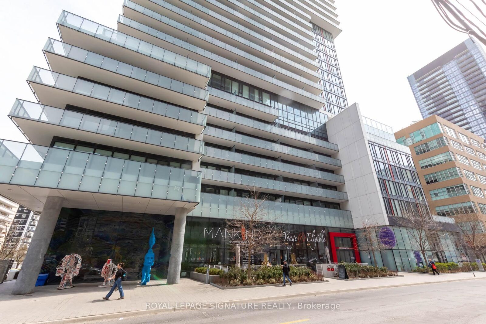 Property Photo: 185 Roehampton Avenue 2805 ON M4P 0C6