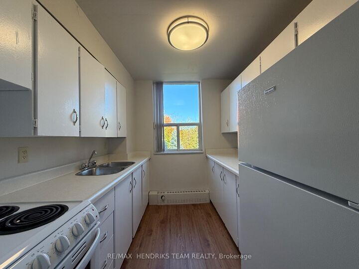 Property Photo: 156 Fitch Street 205 ON L3C 4V6