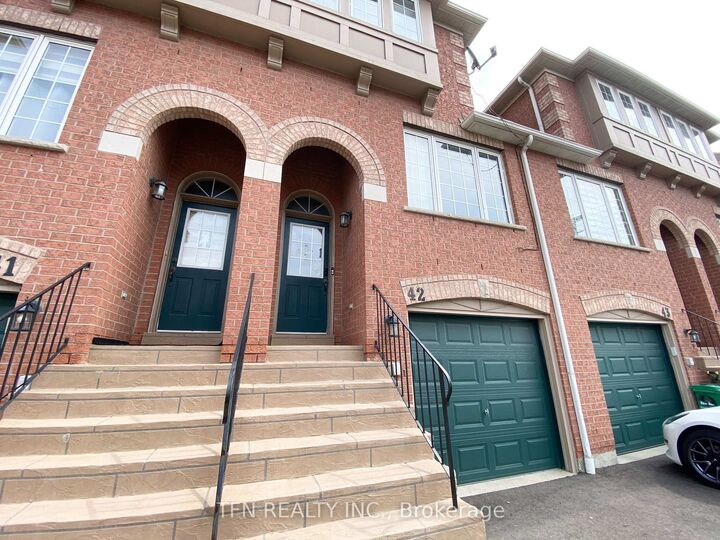 Property Photo: 3020 Cedarglen Gate 42 ON L5C 4S7