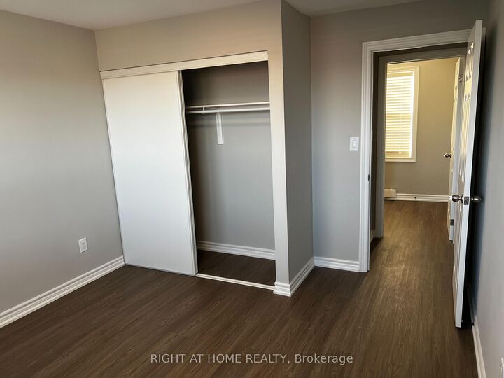 Property Photo: 4 Grosvenor Avenue S Unit 6 ON L8M 3K9