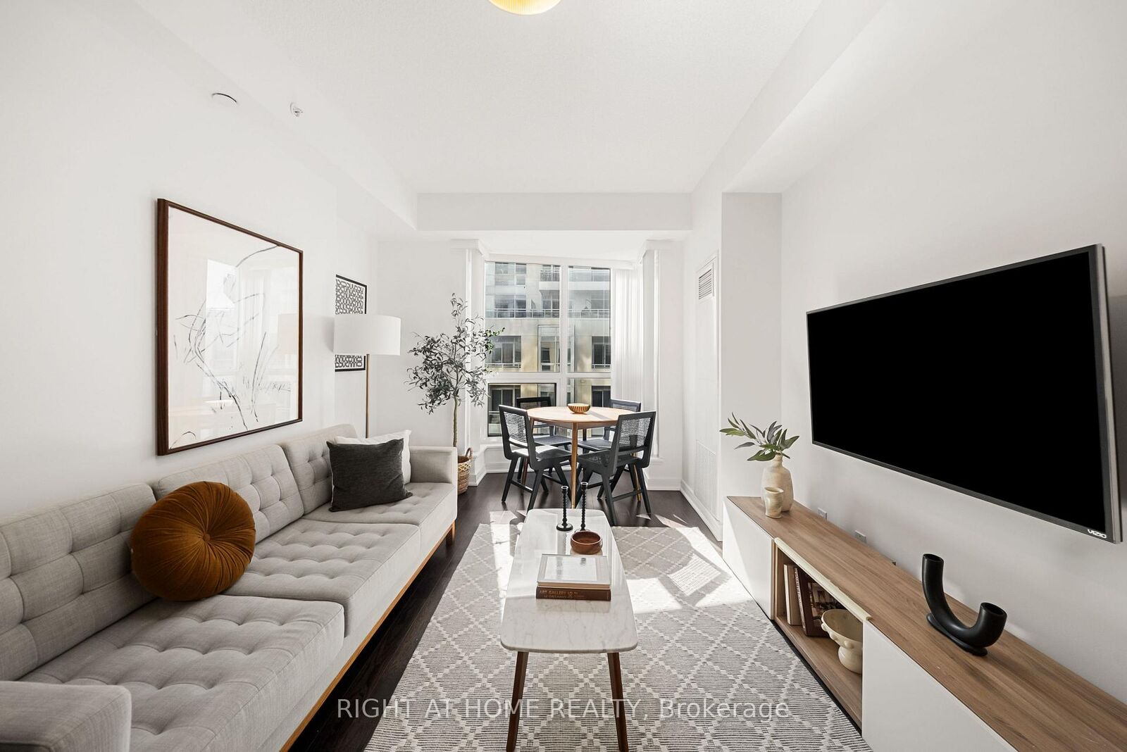 Property Photo: 9201 Yonge Street 610 ON L4C 1H9