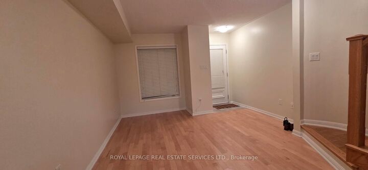 Property Photo: 40 Mendelssohn Street 17 ON M1L 0G8