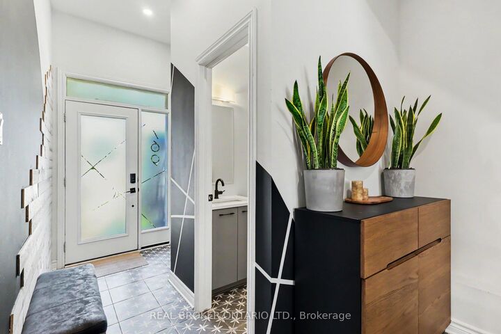 Property Photo: 769 Cairn Crescent ON K1W 0P4