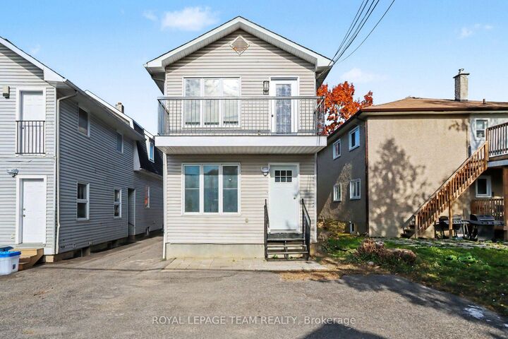 Property Photo: 1418 Raven Avenue B ON K1Z 7Y4