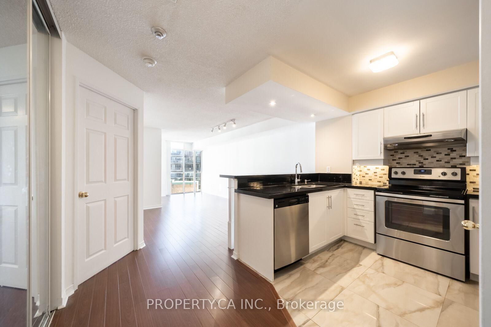 Property Photo:  801 King Street W 1004  ON M5V 3C9 