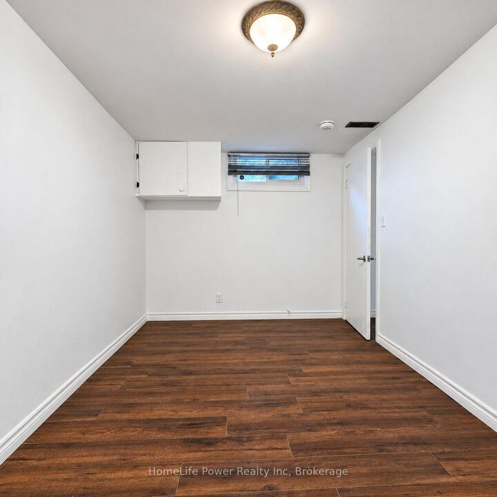 Property Photo: 69 Tupper Crescent # Lower, ON N2B 2Y1