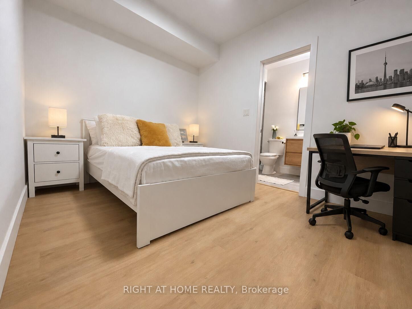 Property Photo:  674 Manning Avenue  ON M6G 2W4 