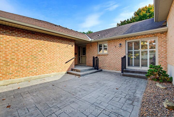 Property Photo: 5 Cadeau Terrace 19 ON N6K 4H1
