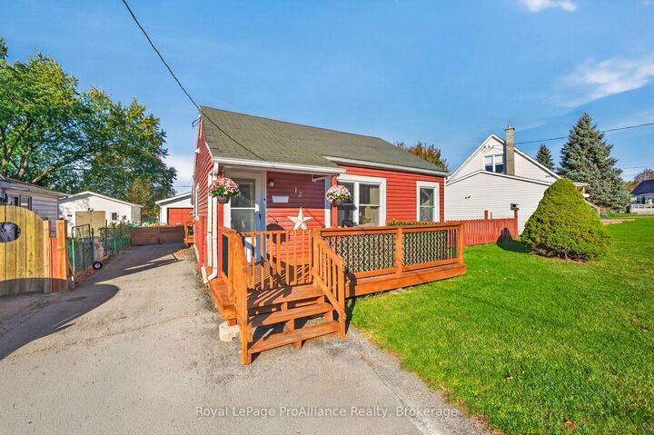 Property Photo:  12 Kerr Crescent  ON K8V 2W3 