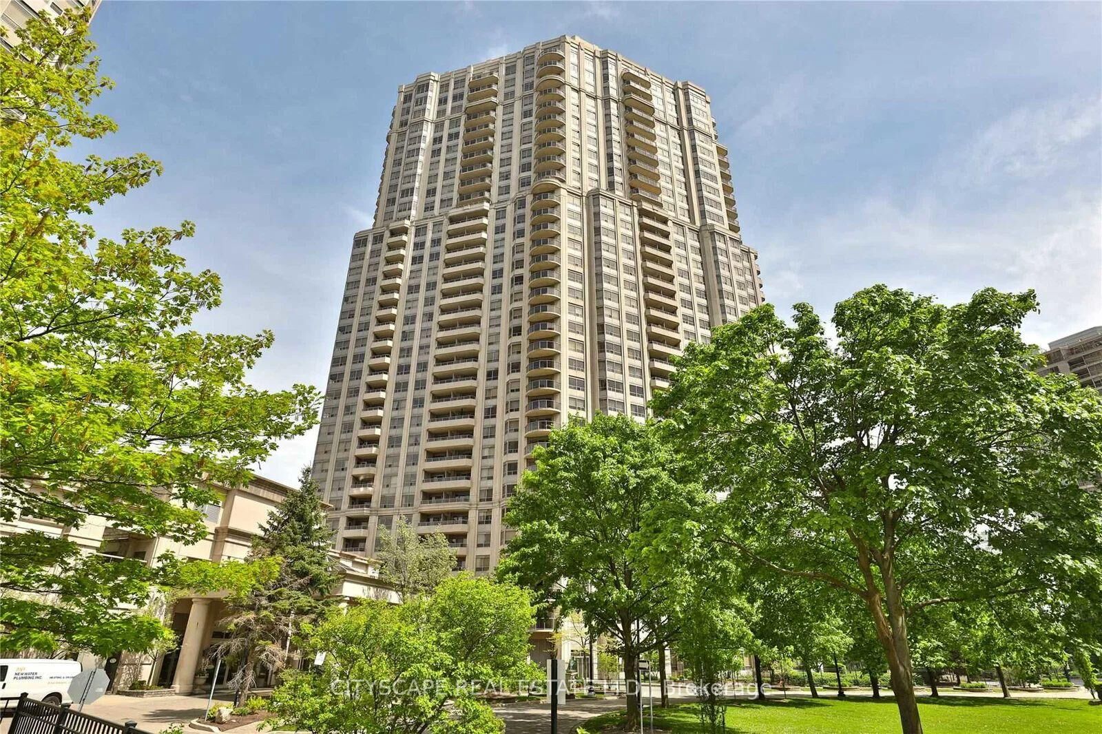 Property Photo:  25 Kingsbridge Garden Circle 1421  ON L5R 4B1 