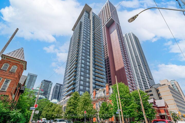 Property Photo:  28 Linden Street Ph2  ON M4Y 0A4 