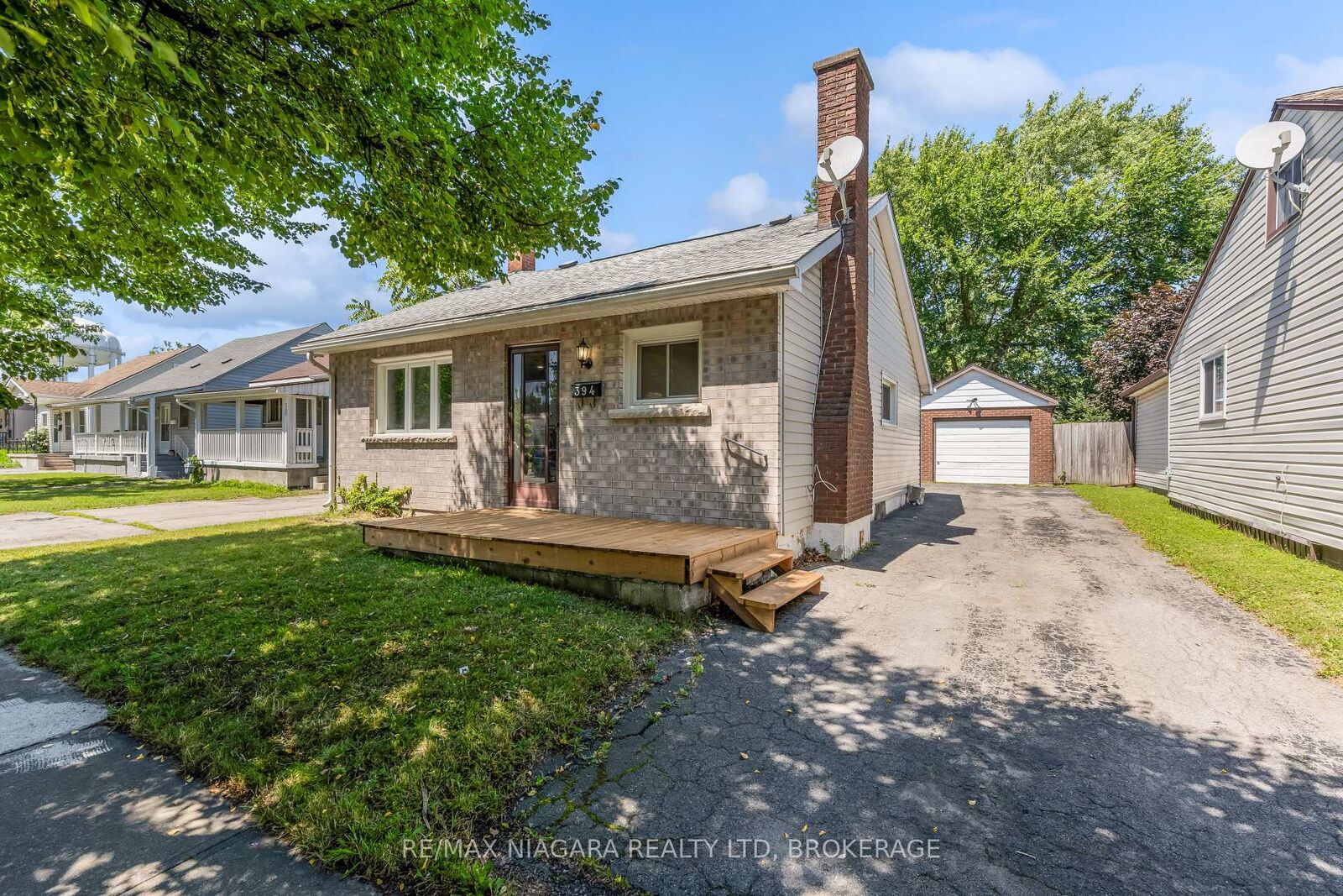 Property Photo:  394 Simpson Avenue  ON L3B 4Z2 