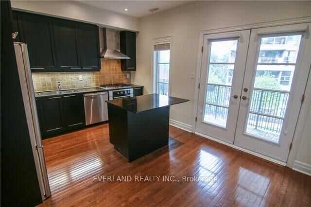 Property Photo:  99 Pleasant Boulevard  ON M4T 1K2 