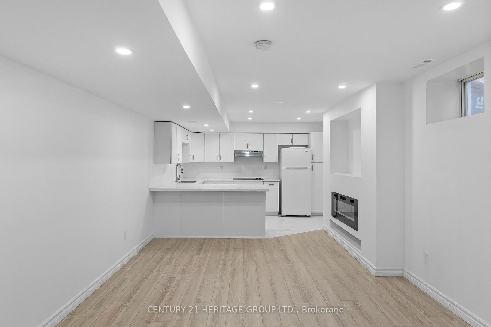 Property Photo:  94 Charlton Boulevard Basement  ON M2M 1B9 