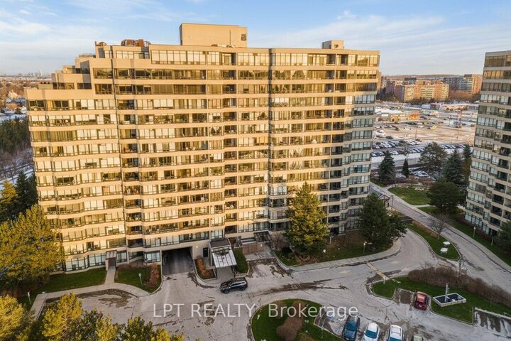 Property Photo:  32 Clarissa Drive 521  ON L4C 9R7 
