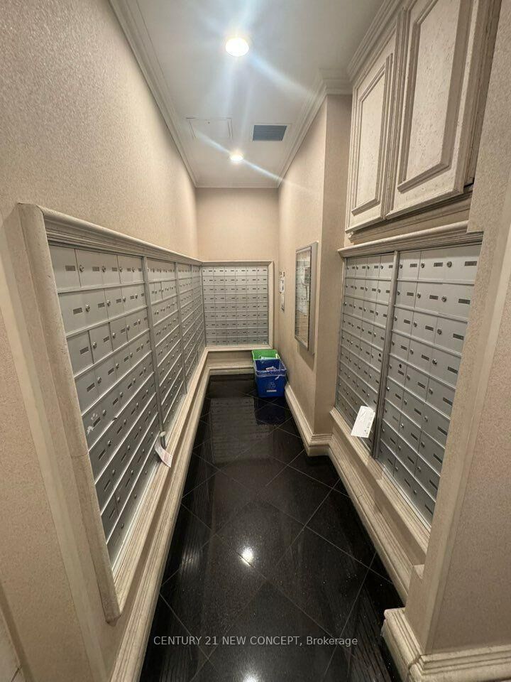 Property Photo:  7 Lorraine Drive 1703  ON M2N 7H2 