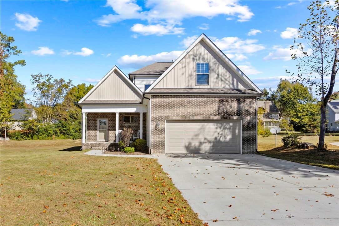Property Photo:  103 Ashford Court  SC 29642 