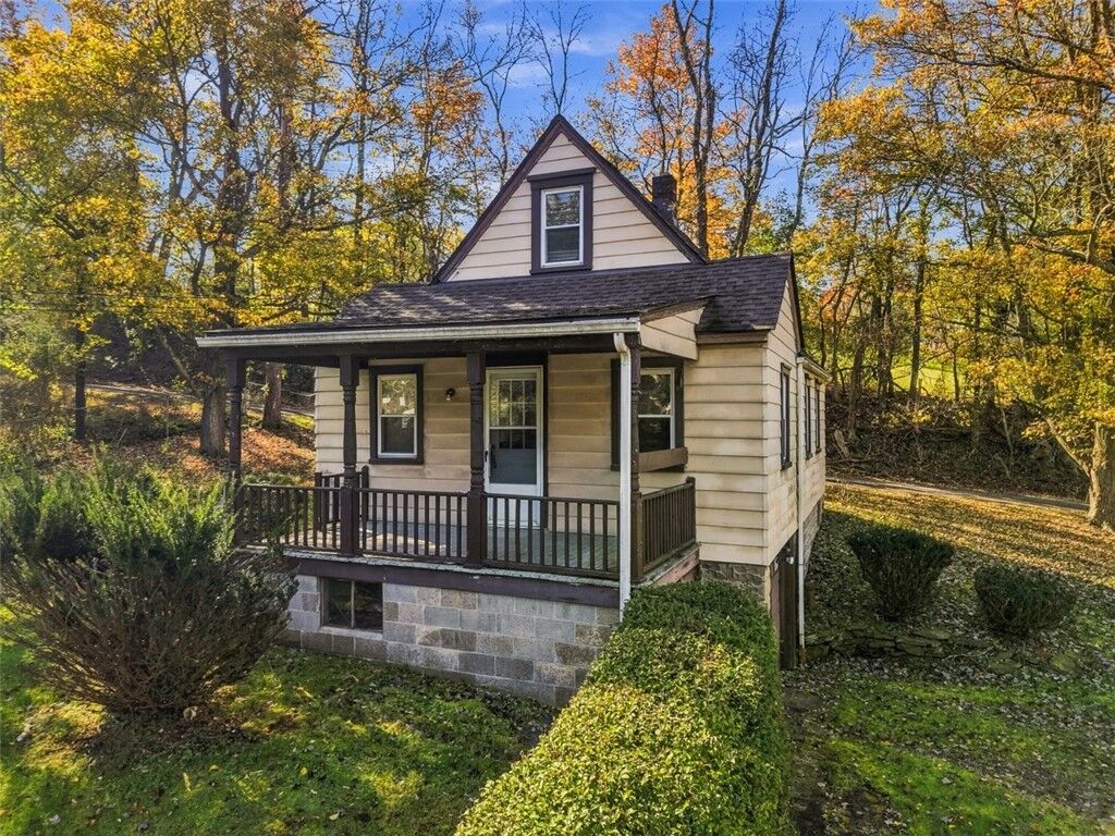Property Photo: 2411 Brandt School Rd PA 15237