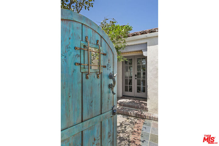 Property Photo: 931 Micheltorena St CA 90026