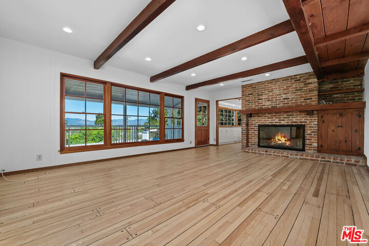 Property Photo: 4037 Milaca Pl CA 91423