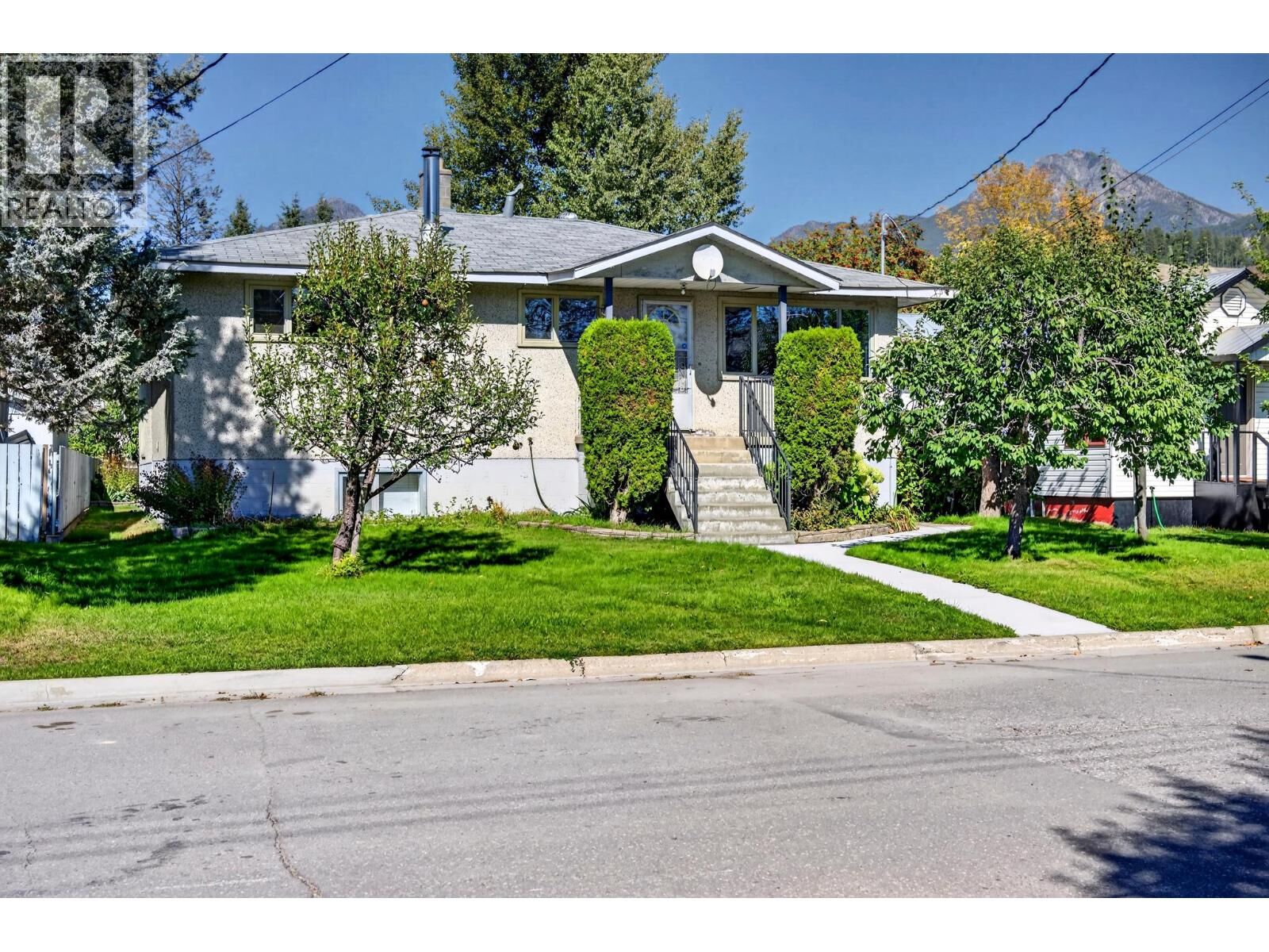 Property Photo:  917 10th Street South  BC V0A 1H0 