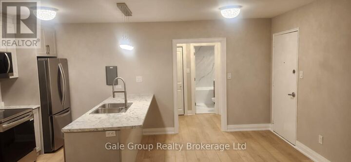 Property Photo:  25 Paisley Boulevard East Unit-2  ON L5A 1P3 
