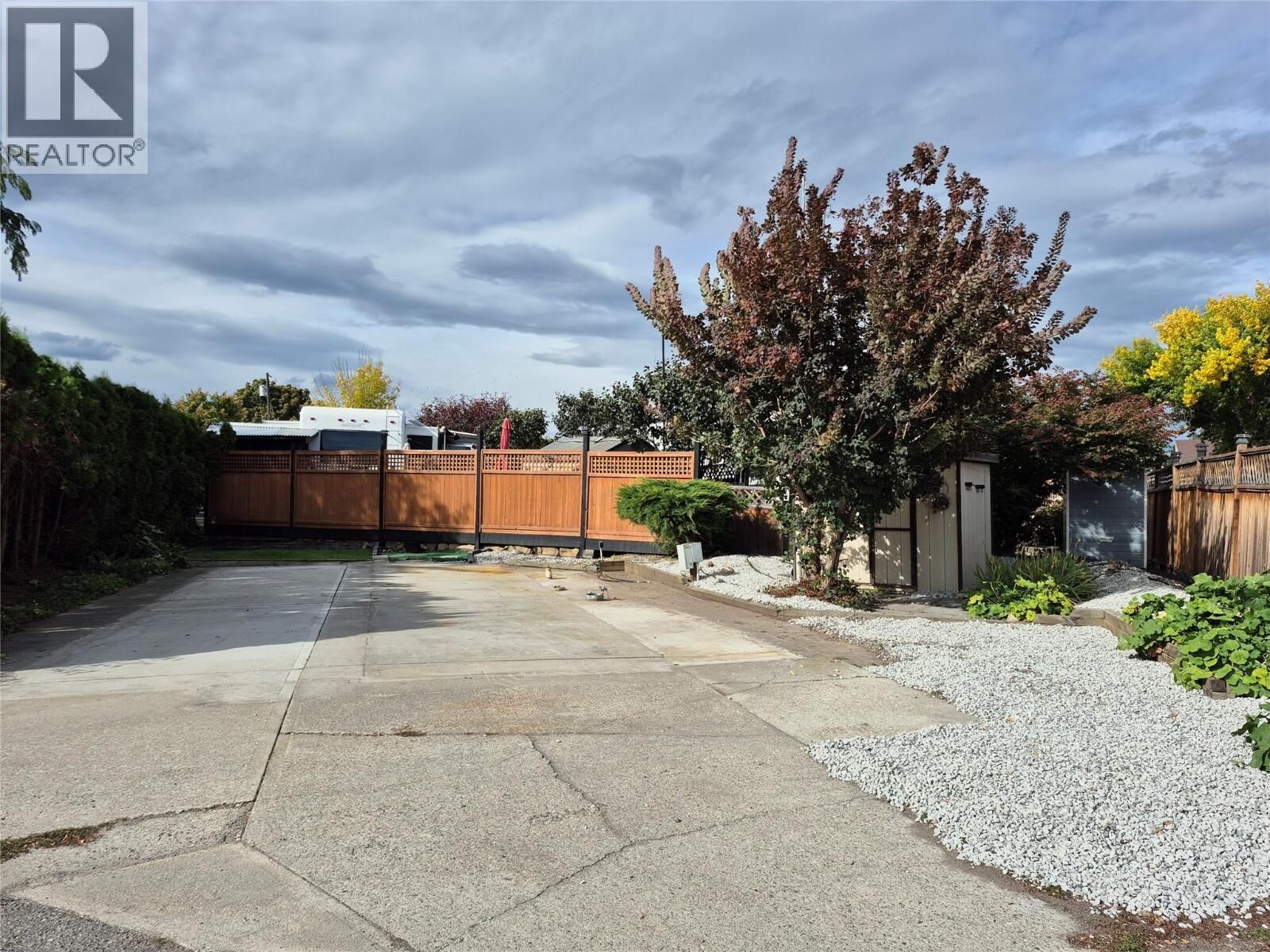 Property Photo:  415 Commonwealth Road 53  BC V4V 1P4 