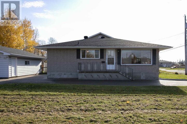 Photo de la propriété:  63 Murton Ave  ON P6C 4G5 