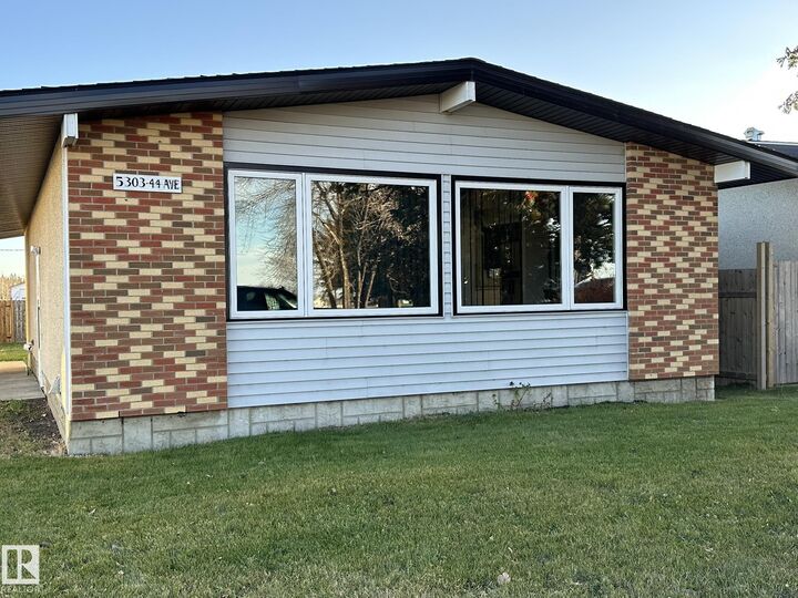 Property Photo:  5303 44 Avenue  AB T0A 3C0 