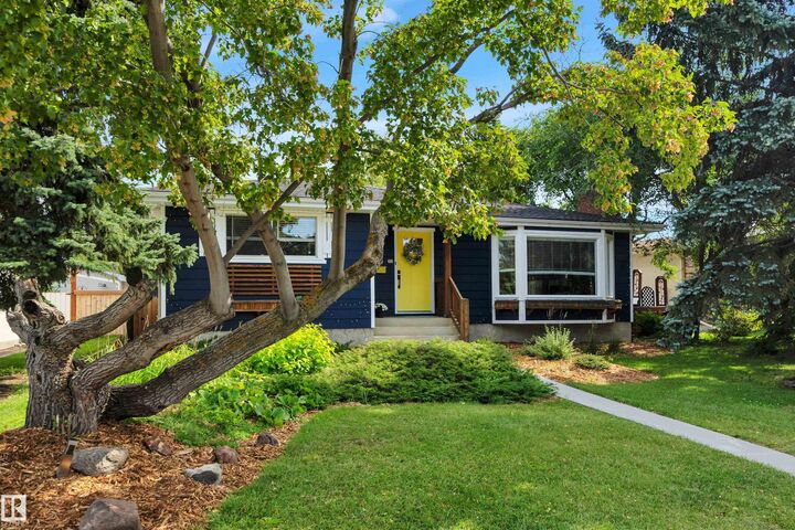 Property Photo:  5003 143 Street NW  AB T6H 4E1 