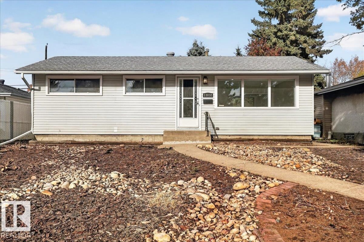 Property Photo:  13832 133 Avenue NW  AB T5L 3T4 