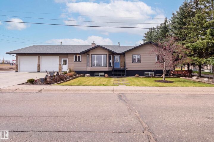 Property Photo:  5307 46 Street  AB T0B 4K0 