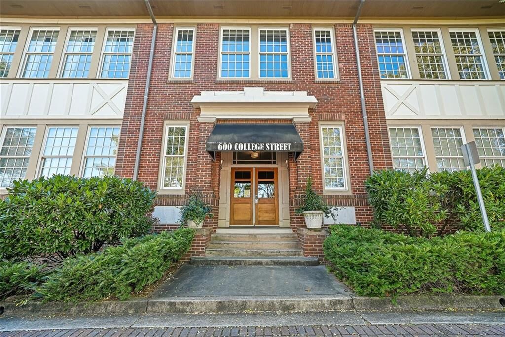 Property Photo: 600 College Street 205 GA 30354