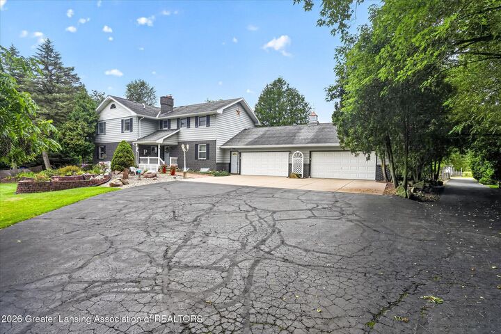 Property Photo:  1541-1543 N Michigan Road  MI 48827 