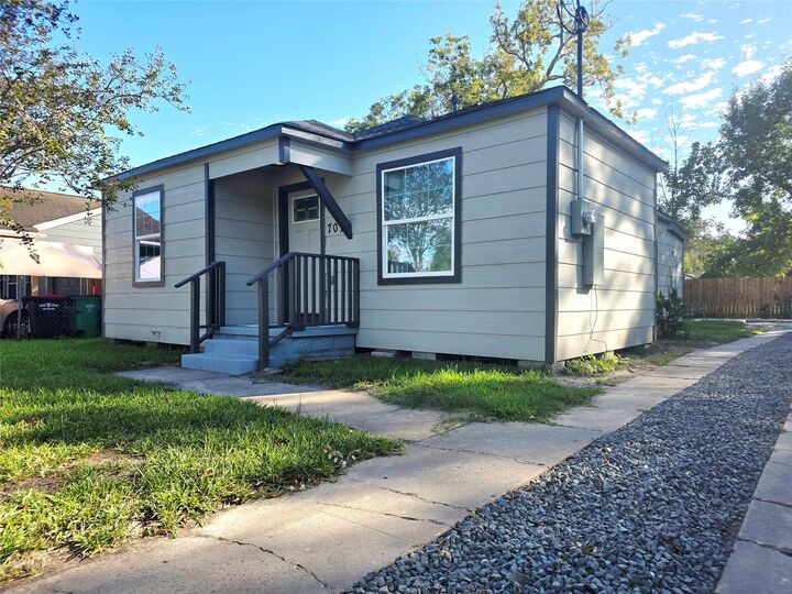 Property Photo:  707 E Adoue Street  TX 77520 