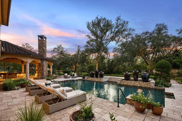 Property Photo:  327 E Friar Tuck Lane  TX 77024 