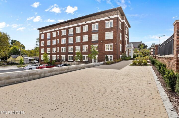 Property Photo: 2724 E Magnolia Ave 303 TN 37914