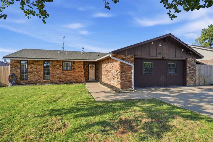 Property Photo:  5320 NW Rotherwood Dr  OK 73505 