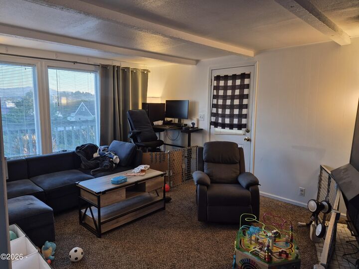 Property Photo: 926 SW 6th Street OR 97367