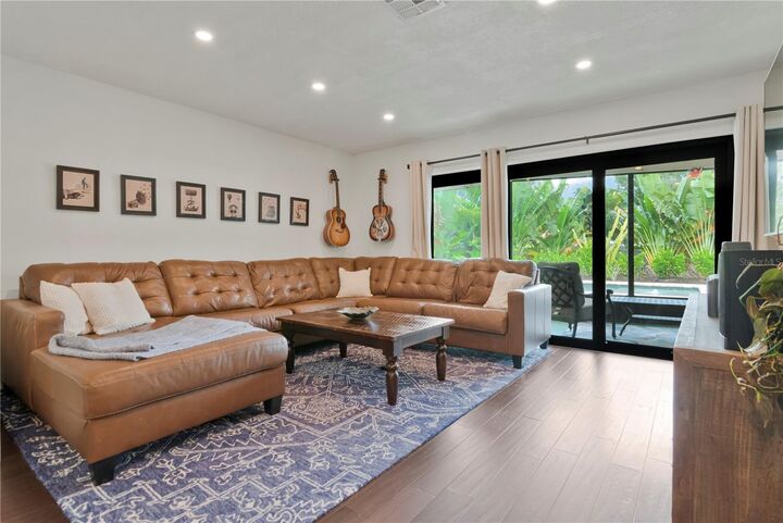 Property Photo: 4400 Columbus Way S FL 33712
