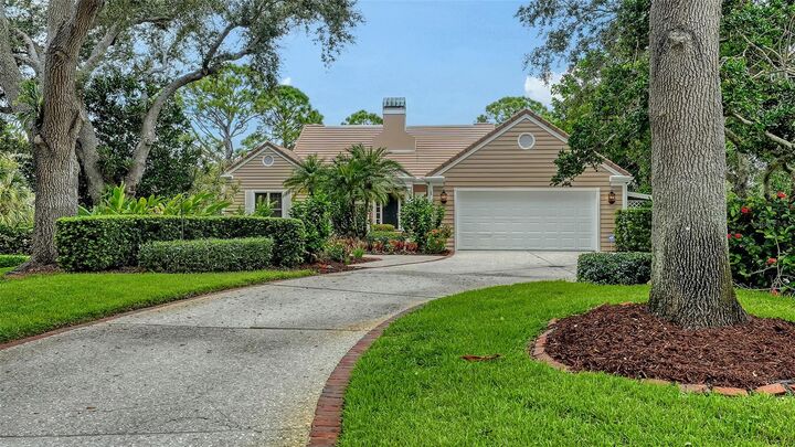 Property Photo: 156 Bishopscourt Road FL 34229
