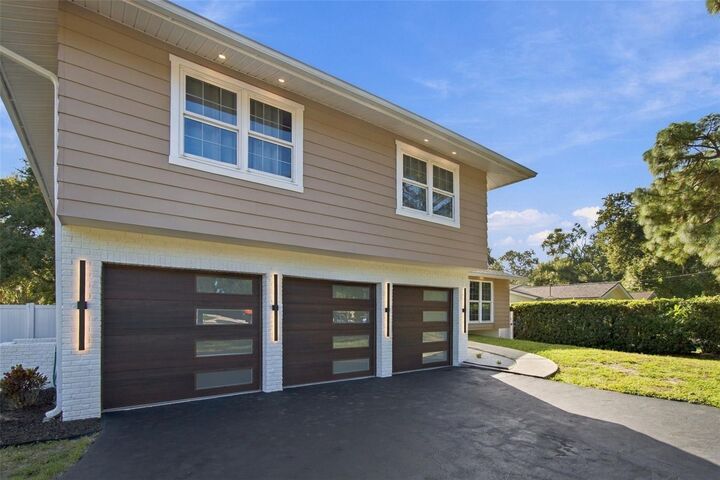 Property Photo:  2027 Park Street N  FL 33710 
