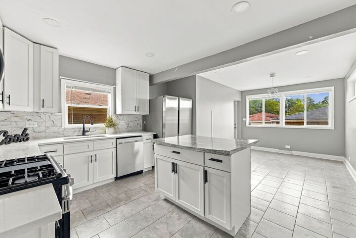 Property Photo: 14219 Drexel Avenue IL 60419