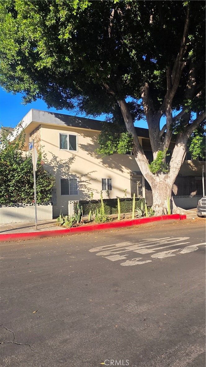 Property Photo:  6904 Radford 7  CA 91605 